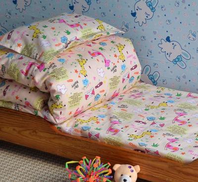 定制幼兒園床上用品，從三件套到六件套，精選棉花被褥，誠(chéng)招代理，一件代發(fā)，提供高清細(xì)節(jié)圖